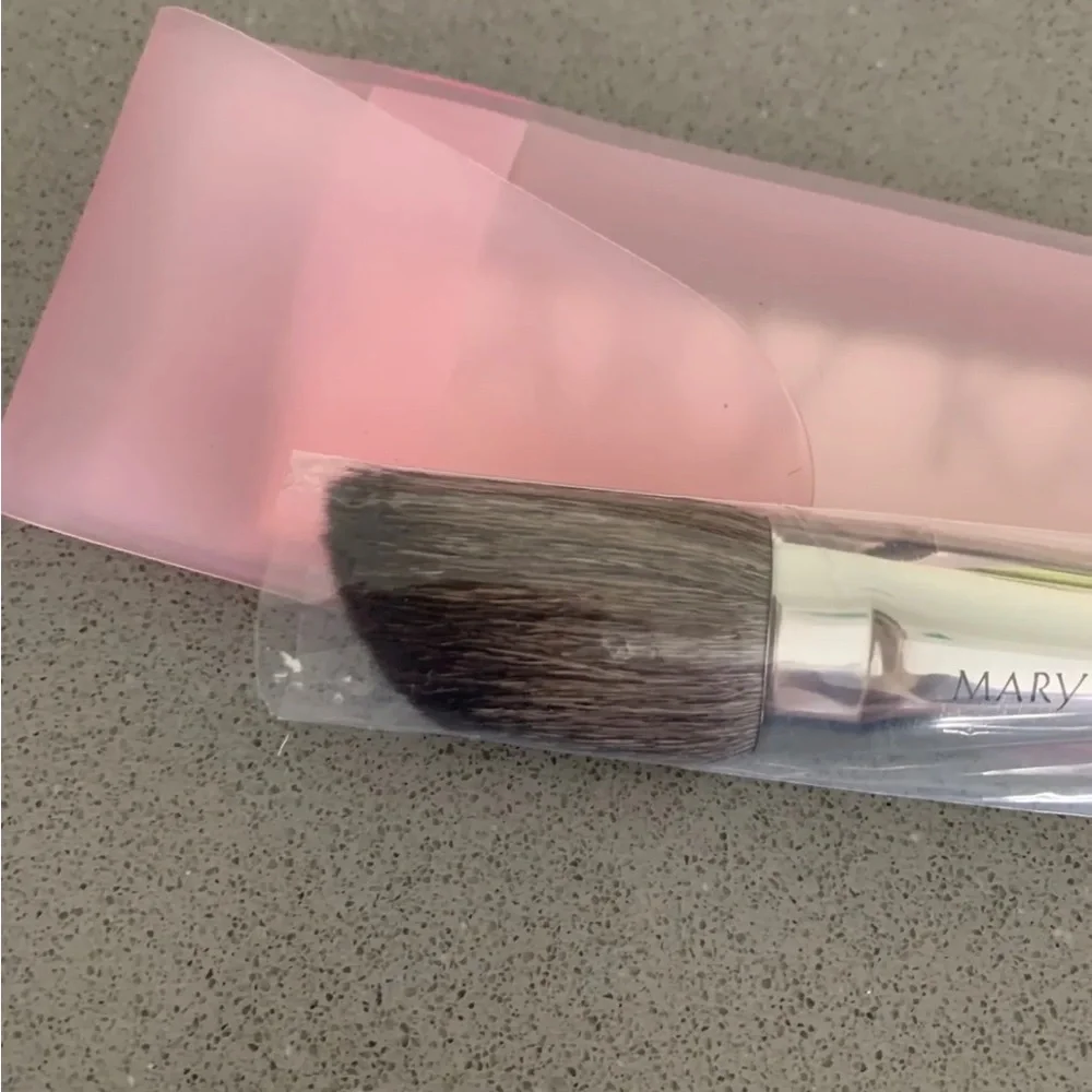 NEW Mary Kay Professional Quality Pink Angled Cheek Color Contouring Brush Rare